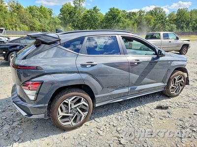 Trzecie zdjęcie samochodu z tyłu: 2025 HYUNDAI KONA N LINE S VIN:KM8HBCA31SU285645 - miniatura