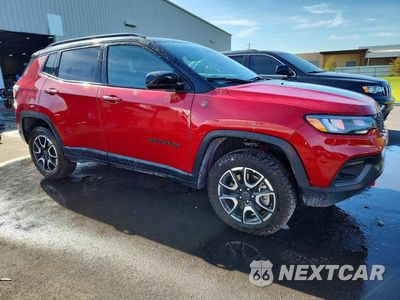 Czwarte zdjęcie samochodu z boku: 2026 JEEP COMPASS TRAILHAWK VIN:3C4NJDDN7TT186062 - miniatura