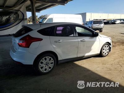 Trzecie zdjęcie samochodu z tyłu: 2012 FORD FOCUS SE VIN:1FAHP3K2XCL357015 - miniatura