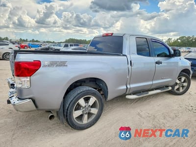 Trzecie zdjęcie samochodu z tyłu: 2011 TOYOTA TUNDRA DOUBLE CAB SR5 VIN:5TFRM5F19BX023215 - miniatura
