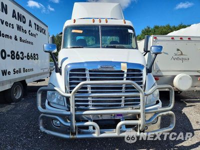 Piąte zdjęcie samochodu w środku: 2016 FREIGHTLINER CASCADIA 113 VIN:1FUJGBDV7GLBW4500 - miniatura