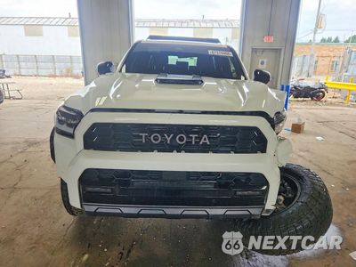 Piąte zdjęcie samochodu w środku: 2025 TOYOTA 4RUNNER TRD PRO HV VIN:JTEVB5BR4S5025476 - miniatura