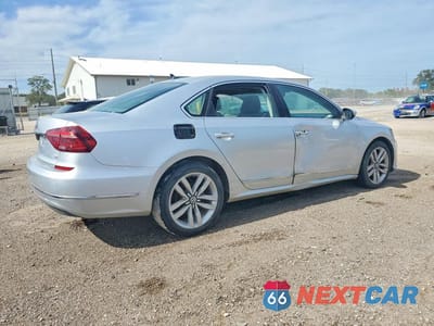 Trzecie zdjęcie samochodu z tyłu: 2017 VOLKSWAGEN PASSAT SE VIN:1VWGT7A30HC055093 - miniatura