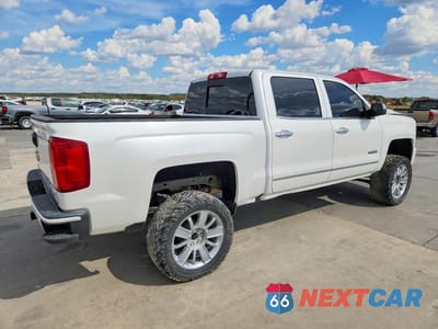 Trzecie zdjęcie samochodu z tyłu: 2018 CHEVROLET SILVERADO K1500 HIGH COUNTRY VIN:3GCUKTEC1JG186905 - miniatura