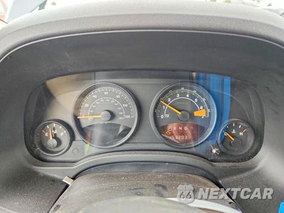 Zdjęcie 9 z 14 samochodu: 2014 JEEP PATRIOT SPORT VIN:1C4NJRBB2ED778905 - miniatura