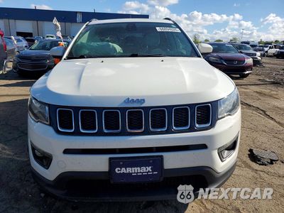 Piąte zdjęcie samochodu w środku: 2018 JEEP COMPASS LATITUDE VIN:3C4NJDBBXJT103858 - miniatura