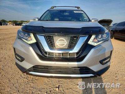 Piąte zdjęcie samochodu w środku: 2017 NISSAN ROGUE SL VIN:5N1AT2MTXHC832544 - miniatura