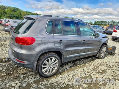 Trzecie zdjęcie samochodu z tyłu: 2015 VOLKSWAGEN TIGUAN S VIN:WVGBV7AX0FW508596 - miniatura