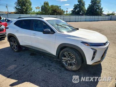 Czwarte zdjęcie samochodu z boku: 2025 CHEVROLET TRAX ACTIV VIN:KL77LKEP4SC271214 - miniatura