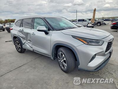 Czwarte zdjęcie samochodu z boku: 2021 TOYOTA HIGHLANDER XLE VIN:5TDGZRAH8MS072709 - miniatura