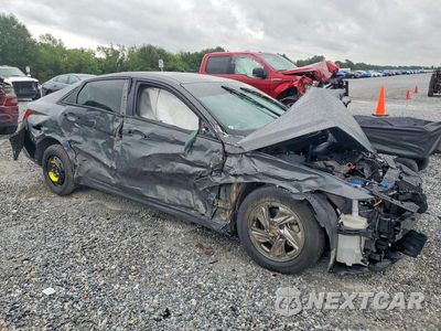 Czwarte zdjęcie samochodu z boku: 2024 HYUNDAI ELANTRA SE VIN:KMHLL4DG7RU683304 - miniatura