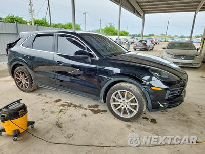 Czwarte zdjęcie samochodu z boku: 2021 PORSCHE CAYENNE VIN:WP1AA2AY9MDA05650 - miniatura