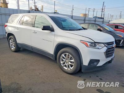Czwarte zdjęcie samochodu z boku: 2020 CHEVROLET TRAVERSE LS VIN:1GNERFKW9LJ119901 - miniatura