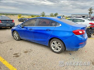 Drugie zdjęcie samochodu z przodu: 2019 CHEVROLET CRUZE LT VIN:1G1BE5SM9K7107137 - miniatura