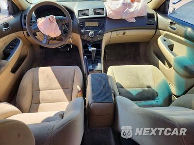 Zdjęcie 8 z 13 samochodu: 2005 HONDA ACCORD LX VIN:3HGCM56425G714127 - miniatura
