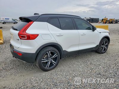 Trzecie zdjęcie samochodu z tyłu: 2019 VOLVO XC40 T5 R-DESIGN VIN:YV4162UM8K2084374 - miniatura