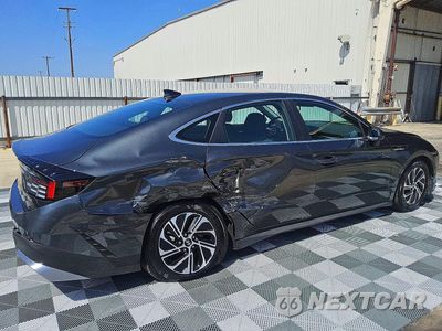 Trzecie zdjęcie samochodu z tyłu: 2026 HYUNDAI SONATA HYBRID BLUE VIN:KMHL24JJ6TA157712 - miniatura
