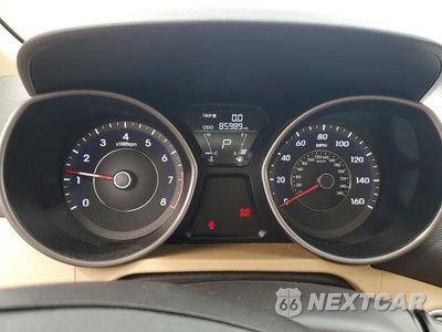 Zdjęcie 9 z 13 samochodu: 2013 HYUNDAI ELANTRA LIMITED VIN:5NPDH4AE1DH218422 - miniatura