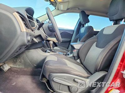 Zdjęcie 7 z 12 samochodu: 2018 JEEP CHEROKEE LATITUDE VIN:1C4PJLCB9JD616199 - miniatura
