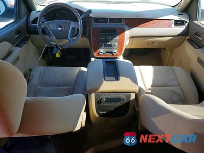 Zdjęcie 8 z 13 samochodu: 2010 CHEVROLET SUBURBAN C1500 LS VIN:1GNUCHE02AR172048 - miniatura