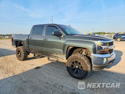 Czwarte zdjęcie samochodu z boku: 2017 CHEVROLET SILVERADO K1500 LT VIN:3GCUKREC5HG421920 - miniatura