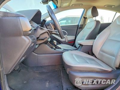 Zdjęcie 7 z 12 samochodu: 2021 HYUNDAI IONIQ LIMITED VIN:KMHC05LC9MU260908 - miniatura