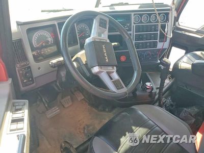 Zdjęcie 8 z 13 samochodu: 2019 MACK PINNACLE VIN:1M1PN4GY9KM001677 - miniatura