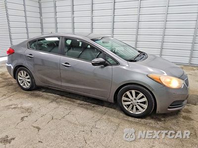 Czwarte zdjęcie samochodu z boku: 2016 KIA FORTE LX VIN:KNAFX4A60G5581316 - miniatura