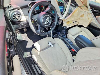 Zdjęcie 8 z 13 samochodu: 2023 MINI COOPER S VIN:WMW53DH01P2S73050 - miniatura