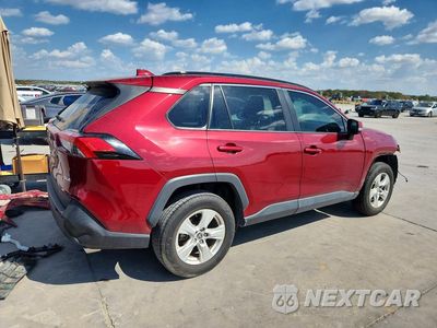 Trzecie zdjęcie samochodu z tyłu: 2021 TOYOTA RAV4 XLE VIN:2T3W1RFV4MW137961 - miniatura