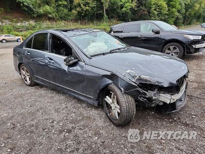 Czwarte zdjęcie samochodu z boku: 2013 MERCEDES-BENZ C 300 4MATIC VIN:WDDGF8AB8DR242439 - miniatura