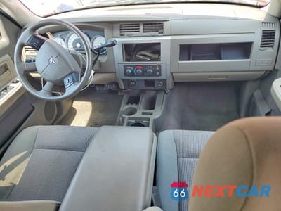 Zdjęcie 8 z 12 samochodu: 2008 DODGE DAKOTA QUAD SLT VIN:1D7HW48N28S524538 - miniatura