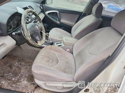 Zdjęcie 7 z 13 samochodu: 2006 TOYOTA RAV4 BASE VIN:JTMBD33V065009539 - miniatura