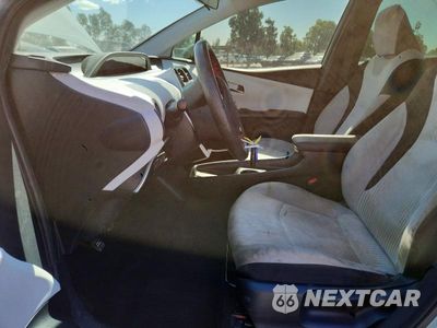 Zdjęcie 7 z 12 samochodu: 2017 TOYOTA PRIUS TWO VIN:JTDKBRFUXH3043434 - miniatura