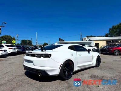 Czwarte zdjęcie samochodu z boku: 2020 CHEVROLET CAMARO LS VIN:1G1FB1RS8L0147369 - miniatura