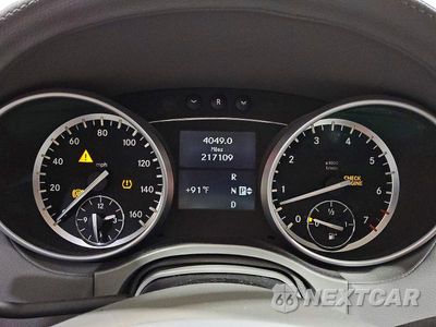 Zdjęcie 9 z 13 samochodu: 2011 MERCEDES-BENZ GL 550 4MATIC VIN:4JGBF8GE8BA728083 - miniatura