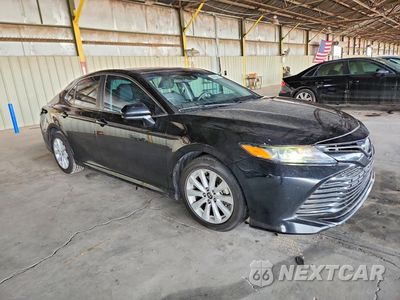 Czwarte zdjęcie samochodu z boku: 2020 TOYOTA CAMRY LE VIN:4T1C11AK9LU386328 - miniatura