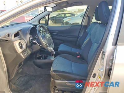 Zdjęcie 7 z 13 samochodu: 2012 TOYOTA YARIS VIN:JTDKTUD35CD528982 - miniatura