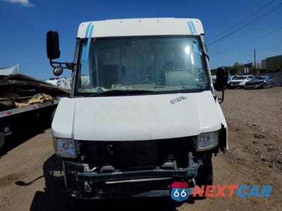 Piąte zdjęcie samochodu w środku: 2018 ISUZU REACH DELIVERY TRUCK VIN:JALB4T174J7W01459 - miniatura