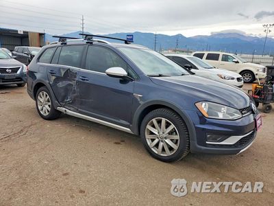 Czwarte zdjęcie samochodu z boku: 2017 VOLKSWAGEN GOLF ALLTRACK S VIN:3VWH17AU3HM515428 - miniatura