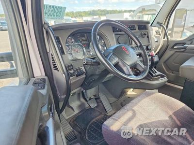 Zdjęcie 8 z 12 samochodu: 2017 KENWORTH T680 SEMI TRUCK VIN:1XKYA48X1HJ160357 - miniatura