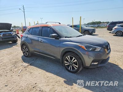 Czwarte zdjęcie samochodu z boku: 2020 NISSAN KICKS SR VIN:3N1CP5DV4LL490030 - miniatura