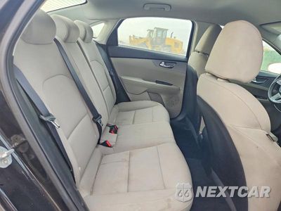 Zdjęcie 10 z 13 samochodu: 2019 KIA FORTE LXS VIN:3KPF24AD1KE098575 - miniatura