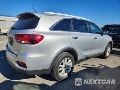 Trzecie zdjęcie samochodu z tyłu: 2020 KIA SORENTO LX VIN:5XYPG4A36LG691463 - miniatura