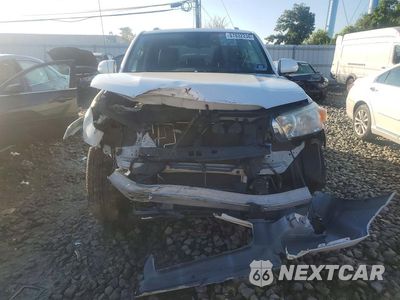 Piąte zdjęcie samochodu w środku: 2013 TOYOTA 4RUNNER SR5 VIN:JTEBU5JR5D5148284 - miniatura