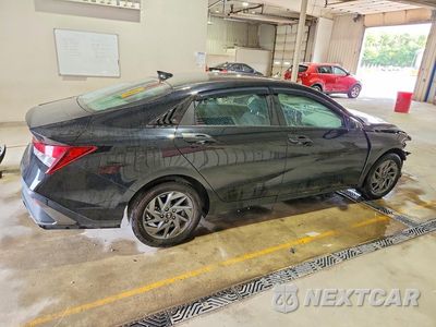Trzecie zdjęcie samochodu z tyłu: 2024 HYUNDAI ELANTRA SEL VIN:KMHLM4DG9RU715103 - miniatura