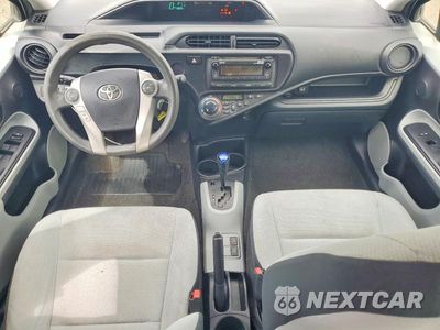 Zdjęcie 8 z 12 samochodu: 2013 TOYOTA PRIUS C ONE VIN:JTDKDTB34D1048865 - miniatura
