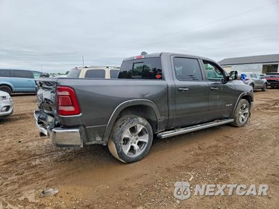 Trzecie zdjęcie samochodu z tyłu: 2020 RAM 1500 LARAMIE VIN:1C6SRFJT4LN157572 - miniatura