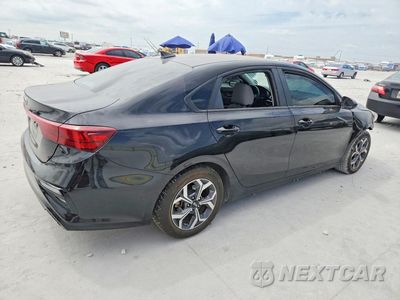 Trzecie zdjęcie samochodu z tyłu: 2020 KIA FORTE LXS VIN:3KPF24AD1LE216433 - miniatura