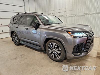 Czwarte zdjęcie samochodu z boku: 2023 LEXUS LX 600 LUXURY VIN:JTJGB7CX1P4029243 - miniatura